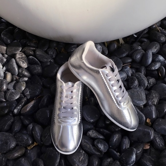 Perforated Metallic laceup sneaker - Picture 3 of 6